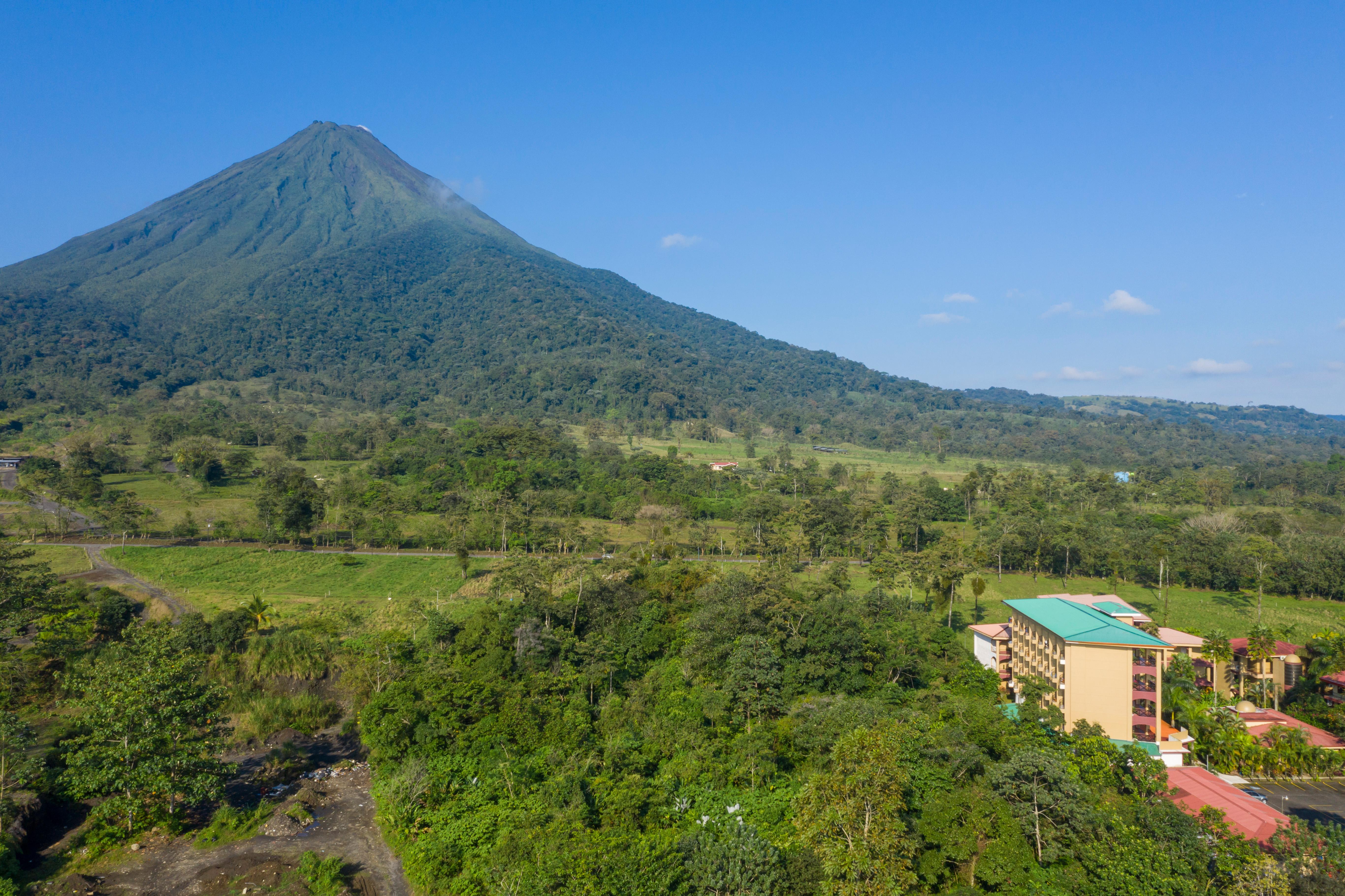 Hotel Magic Mountain La Fortuna ภายนอก รูปภาพ